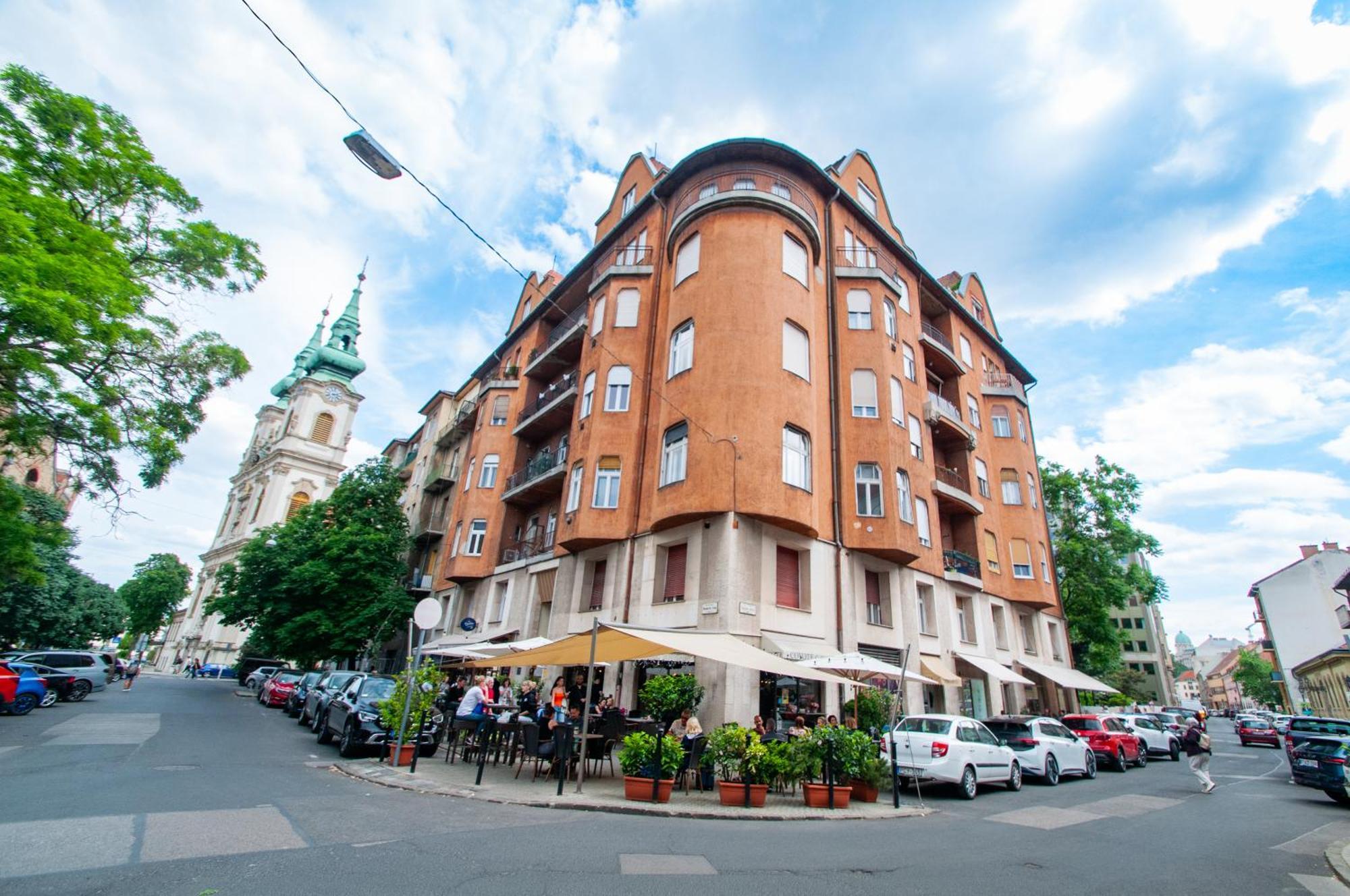 Spacious Family Suite Along River Side, In The Heart Of Buda Budapest Ngoại thất bức ảnh