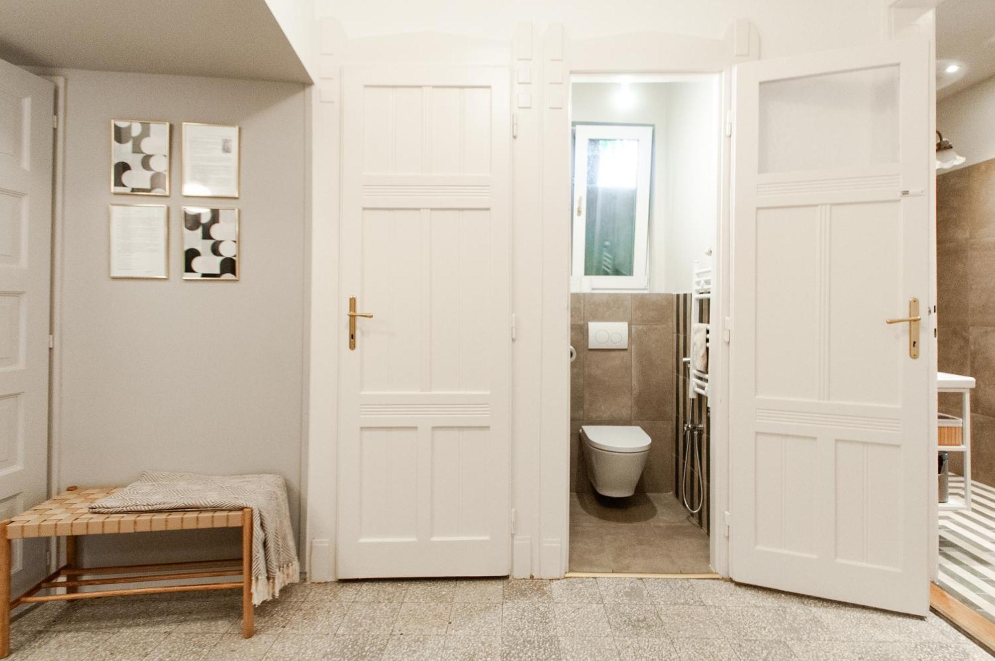 Spacious Family Suite Along River Side, In The Heart Of Buda Budapest Ngoại thất bức ảnh